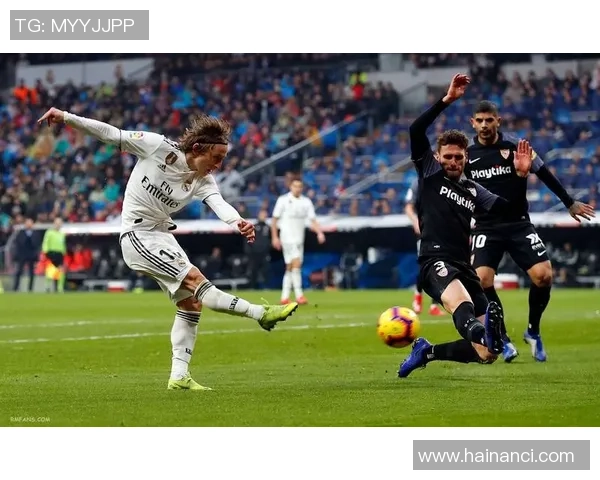 外国足球巨星亲临赛场激情观战精彩瞬间尽收眼底