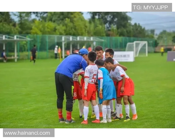 街球少年偶遇足球巨星一场惊艳对决点燃梦想与激情